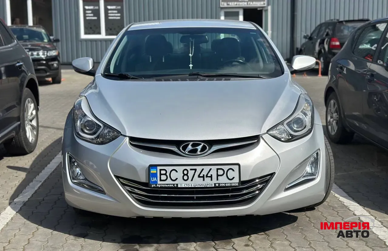 Hyundai Elantra - фото 1