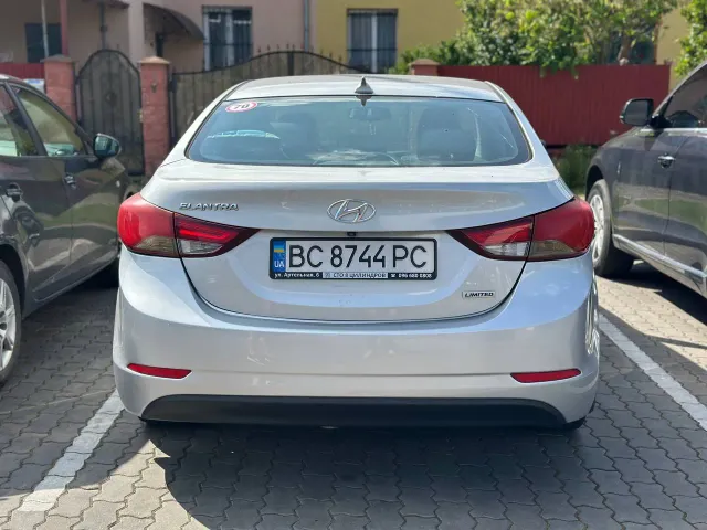 Hyundai Elantra - фото 3