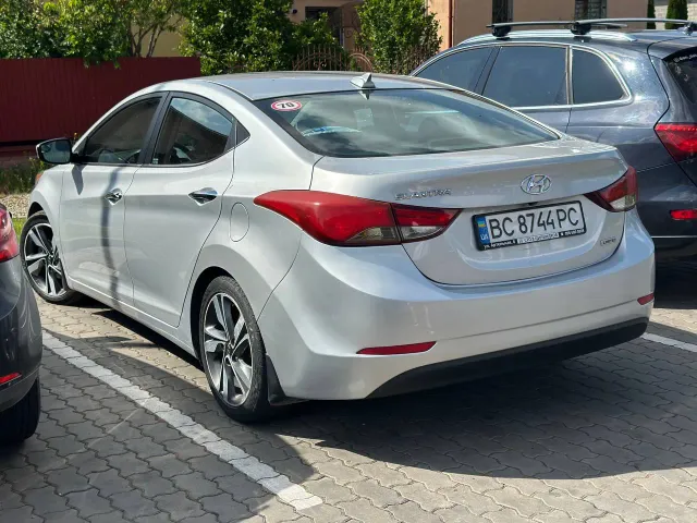Hyundai Elantra - фото 4