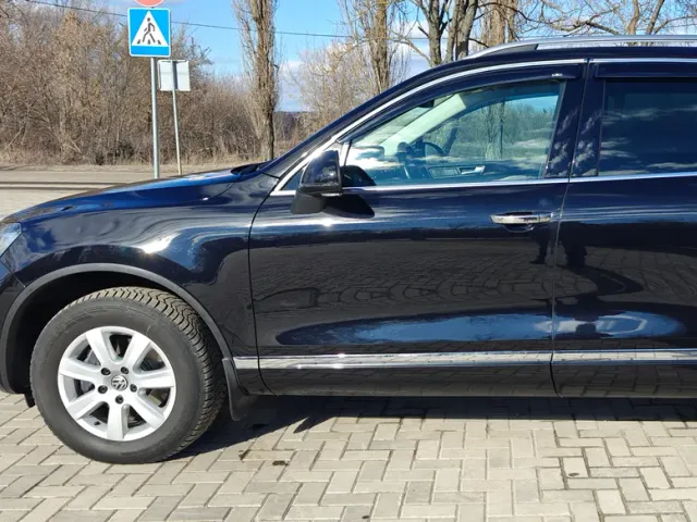 Volkswagen Touareg - фото 2