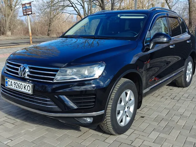 Volkswagen Touareg - фото 1
