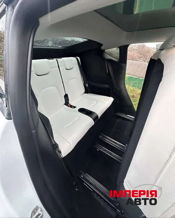 Tesla Model Y - фото 10