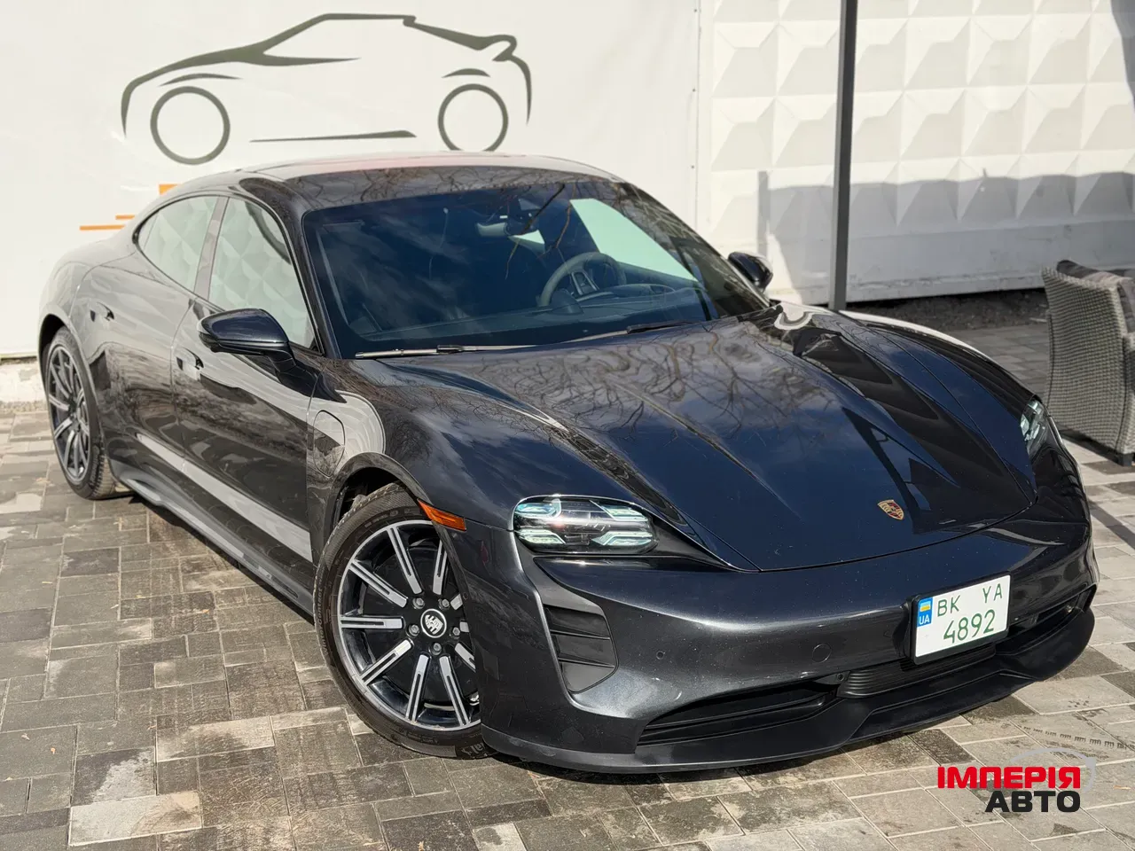 Porsche Taycan - фото 1