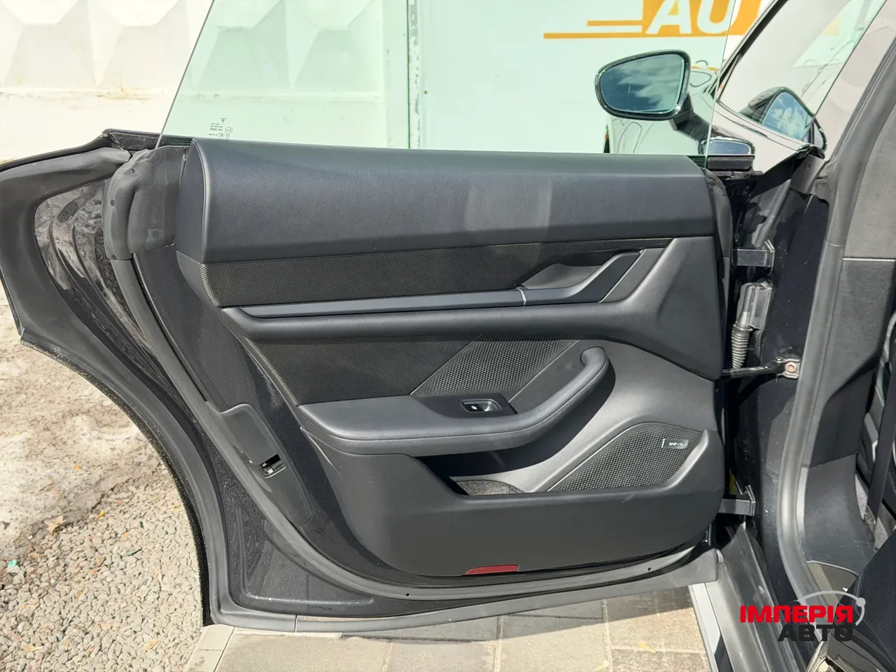 Porsche Taycan - фото 30