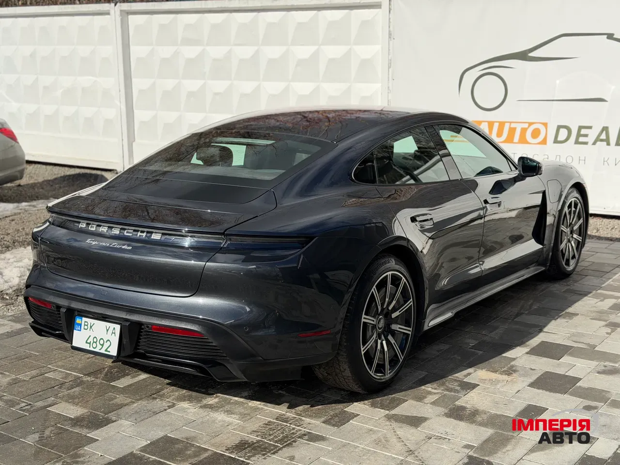 Porsche Taycan - фото 11