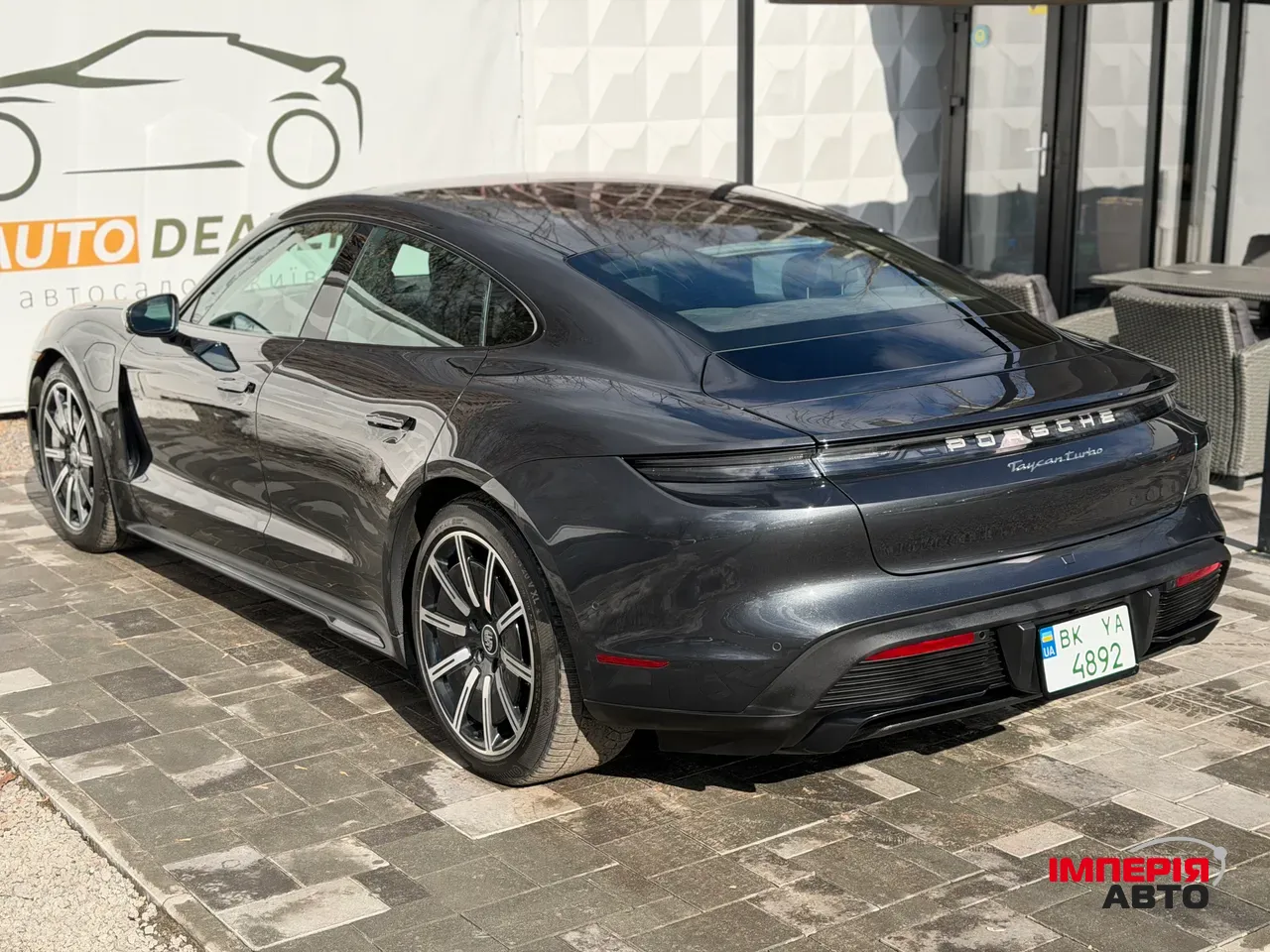 Porsche Taycan - фото 8