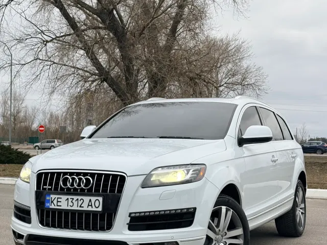 Audi Q7 - фото 1