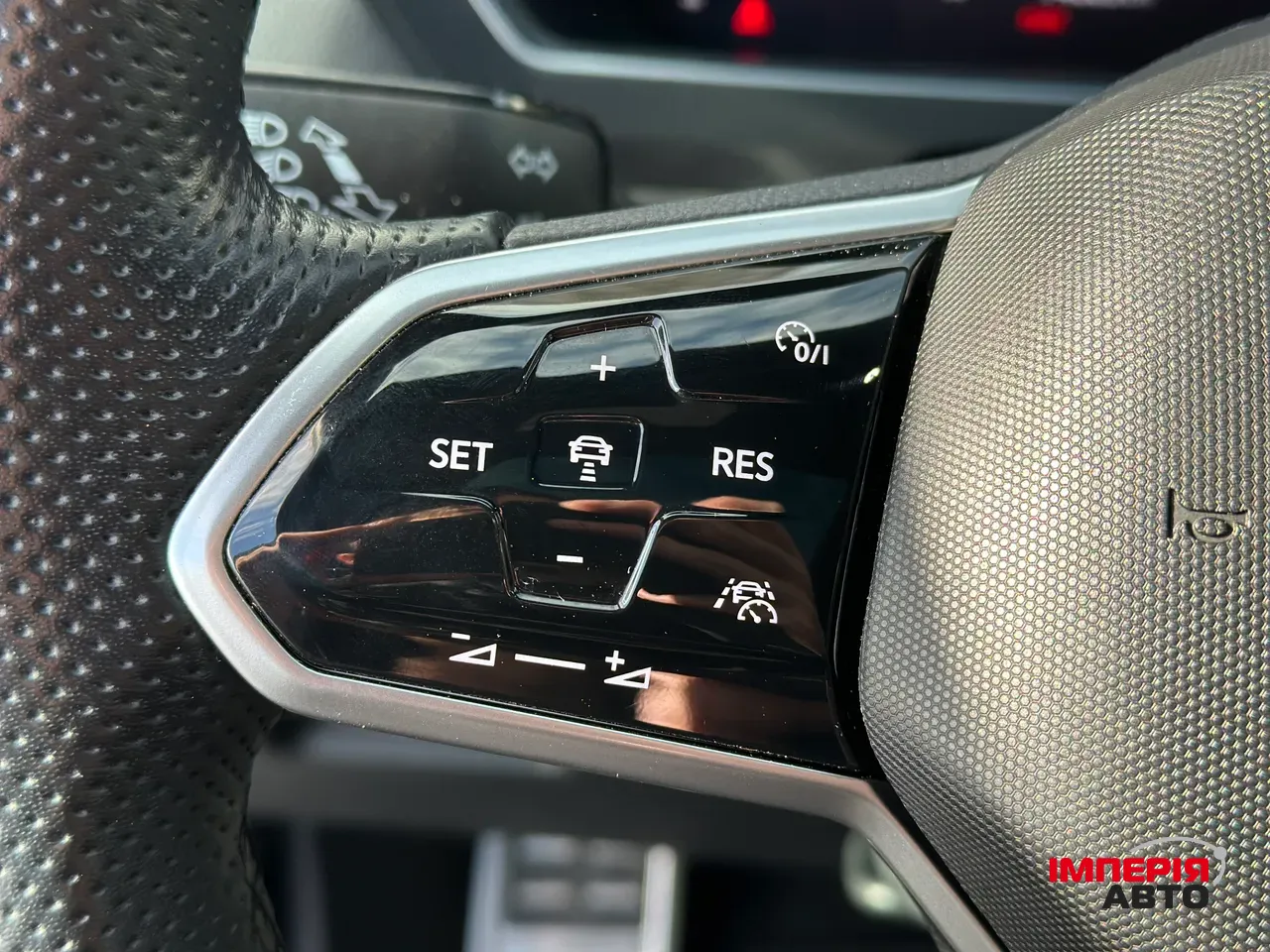 Volkswagen Tiguan R - фото 24