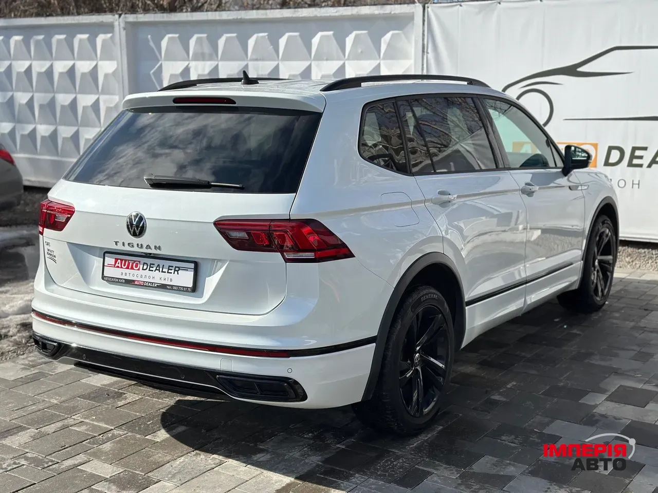 Volkswagen Tiguan R - фото 11