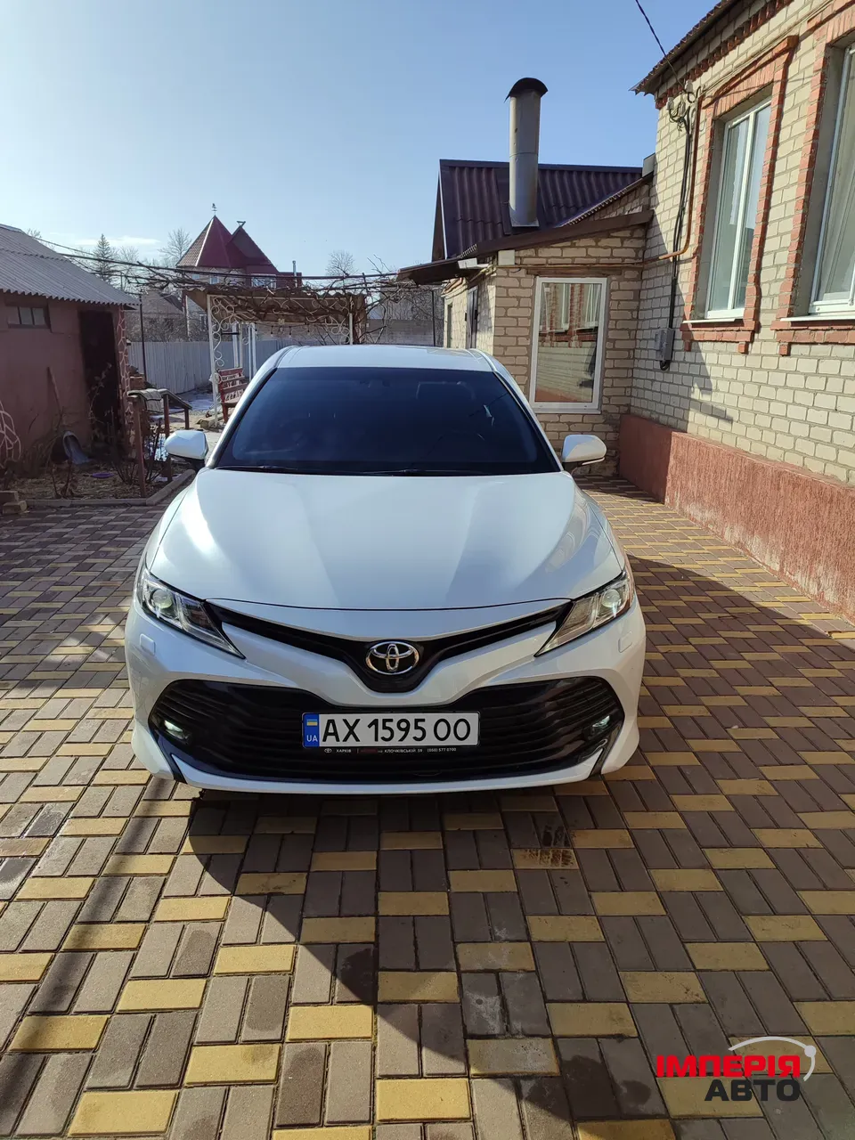 Toyota Camry - фото 1