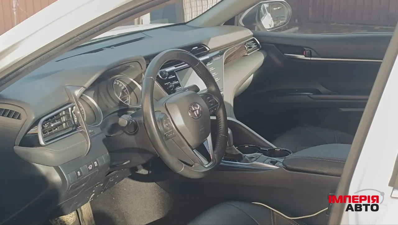 Toyota Camry - фото 5