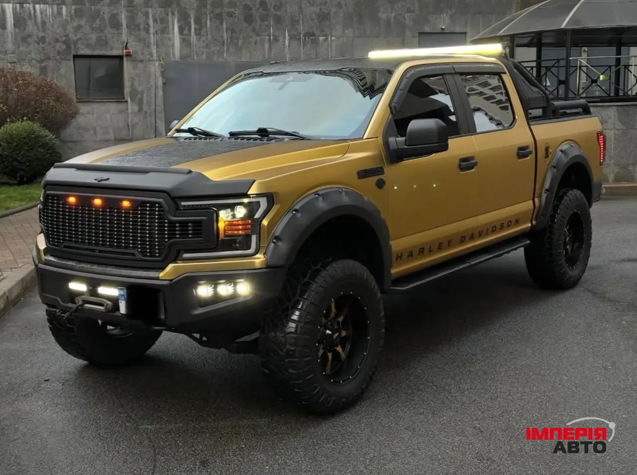 Ford F-150 - фото 1