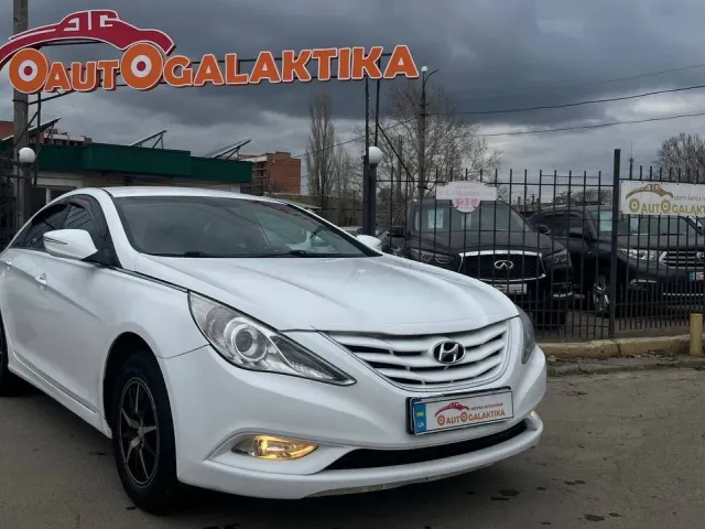 Hyundai Sonata - фото 1