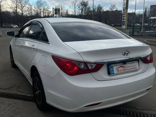 Hyundai Sonata - фото 4
