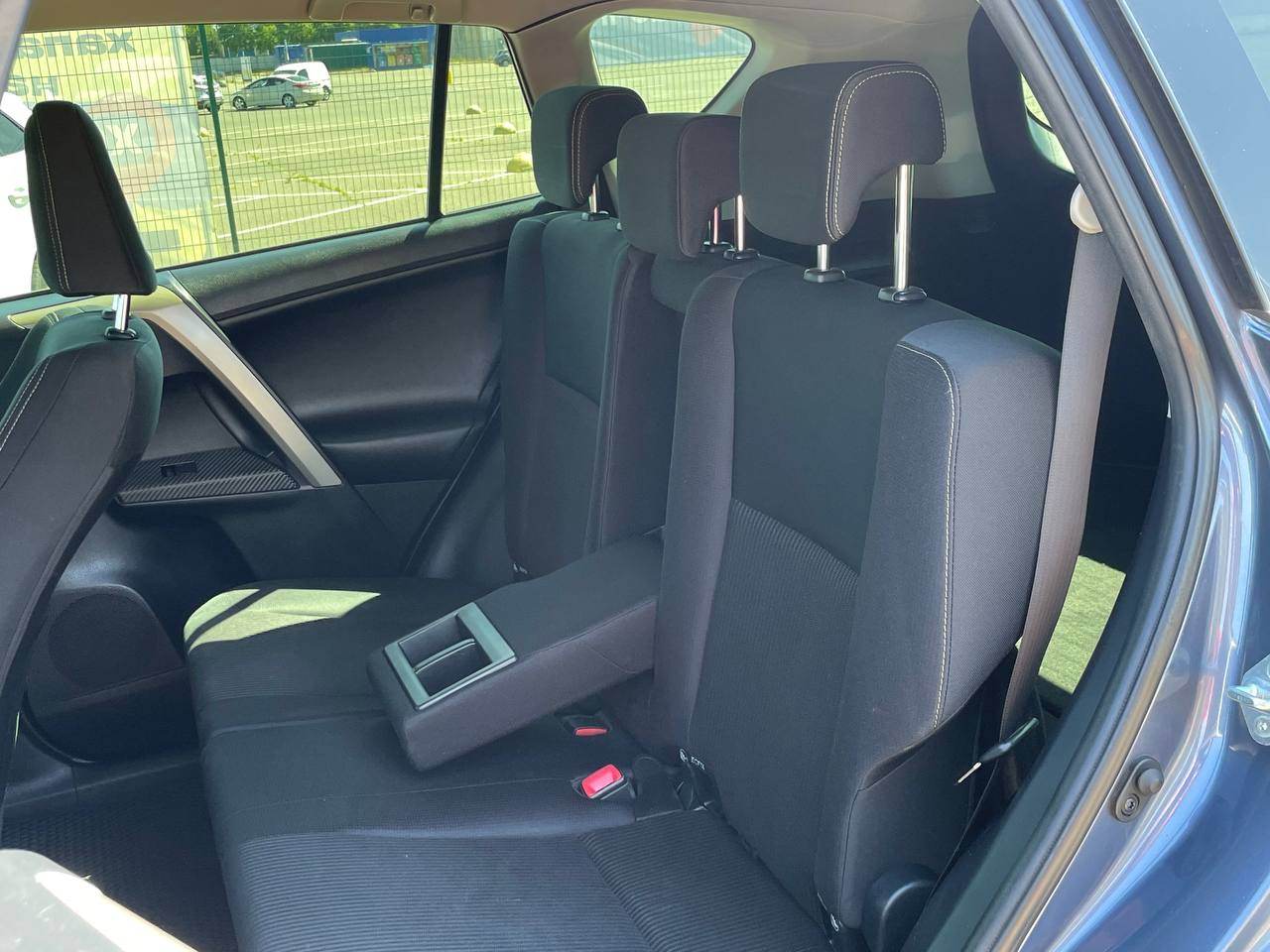 Toyota RAV4 - фото 10