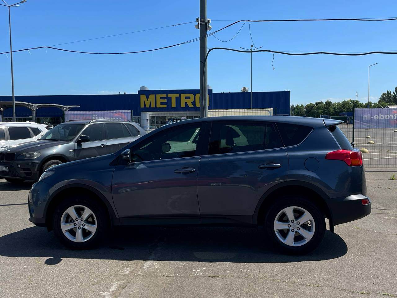 Toyota RAV4 - фото 1