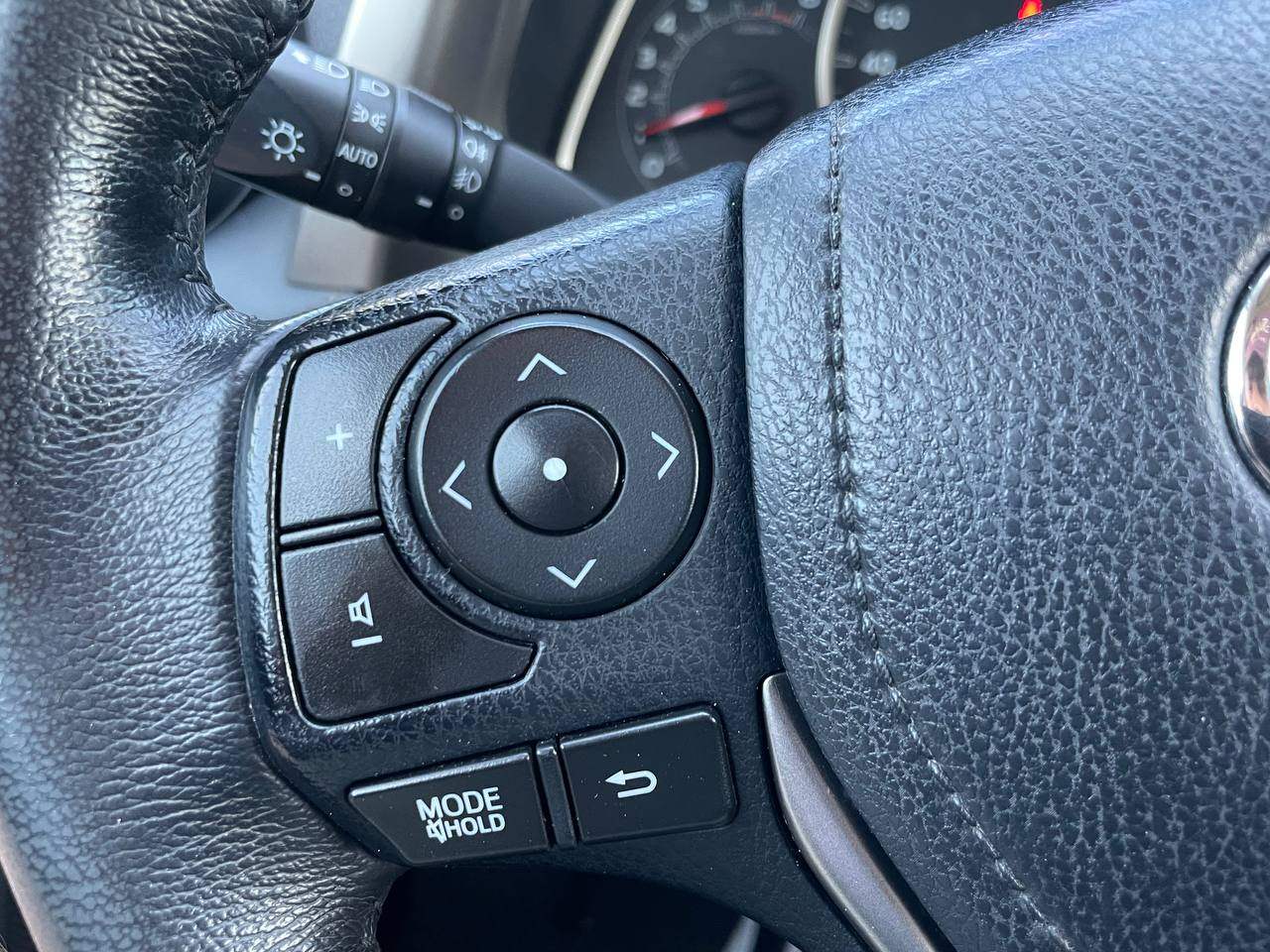 Toyota RAV4 - фото 12