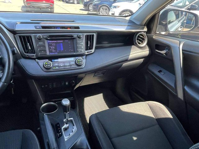 Toyota RAV4 - фото 2