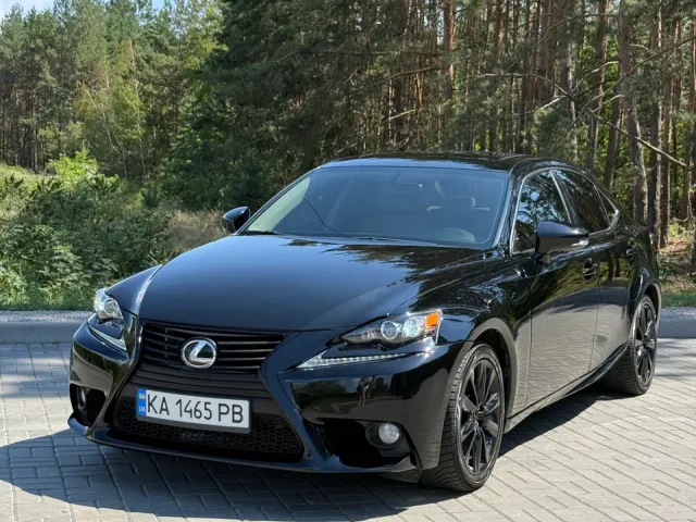 Lexus IS - фото 1