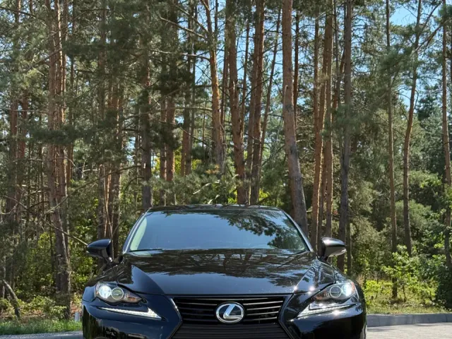 Lexus IS - фото 3