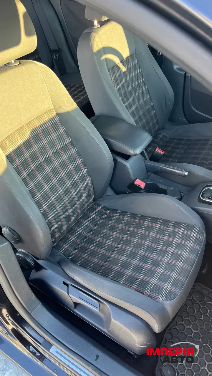 Volkswagen Golf GTI - фото 12