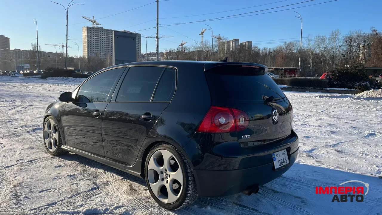 Volkswagen Golf GTI - фото 4