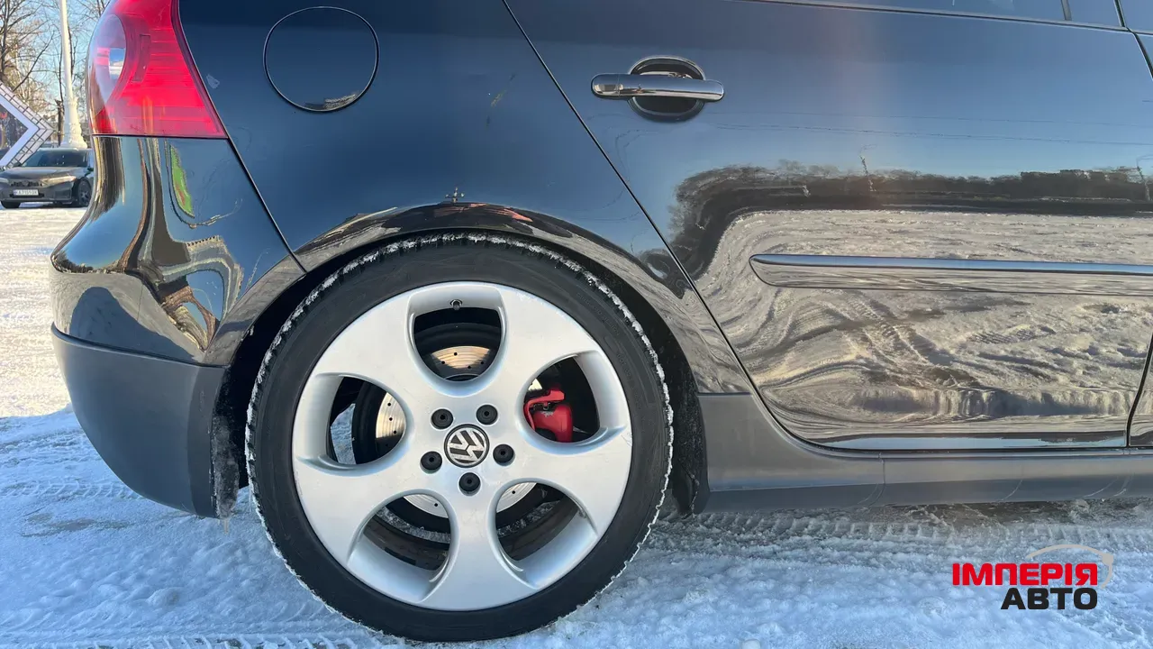 Volkswagen Golf GTI - фото 10
