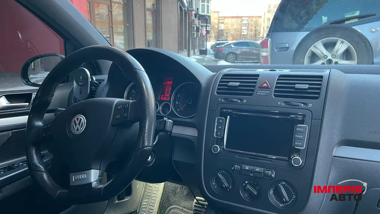 Volkswagen Golf GTI - фото 20