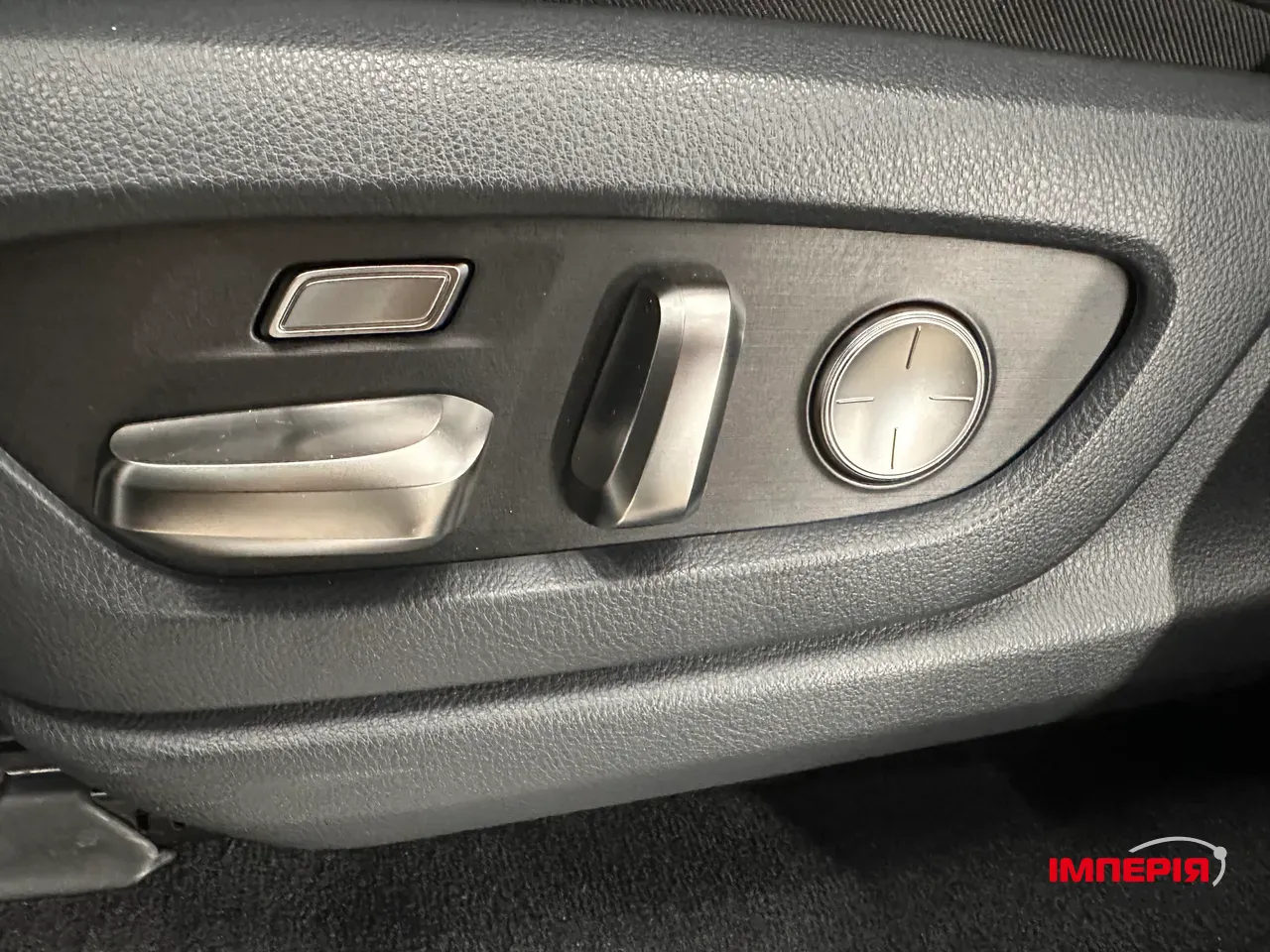 Lexus LX - фото 11