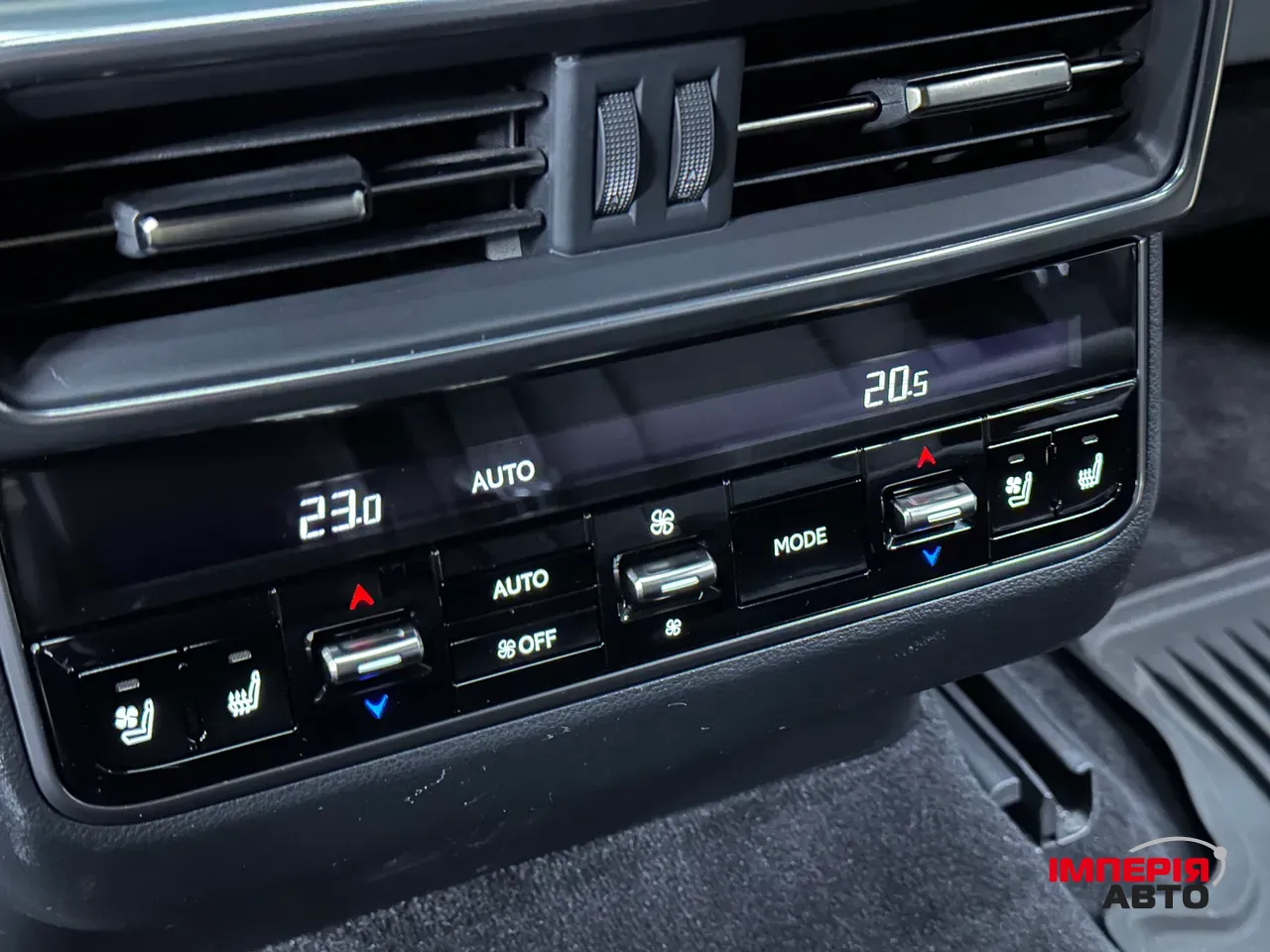 Lexus LX - фото 15