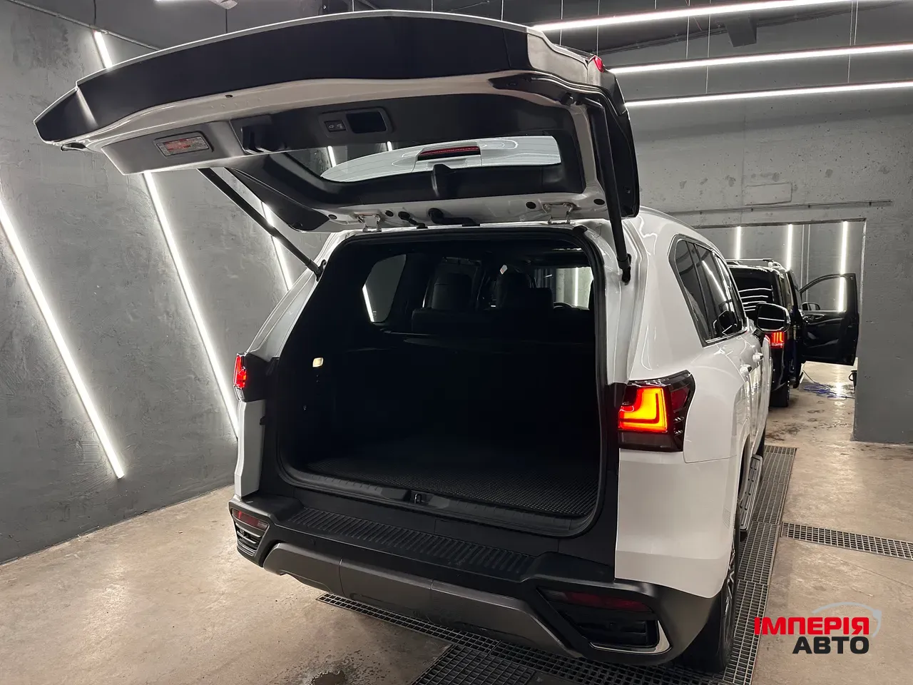 Lexus LX - фото 16