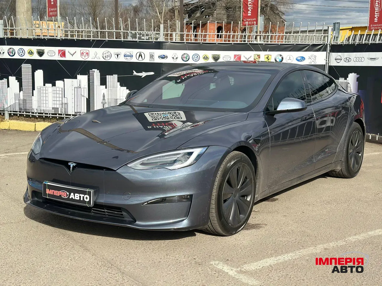 Tesla Model S - фото 1