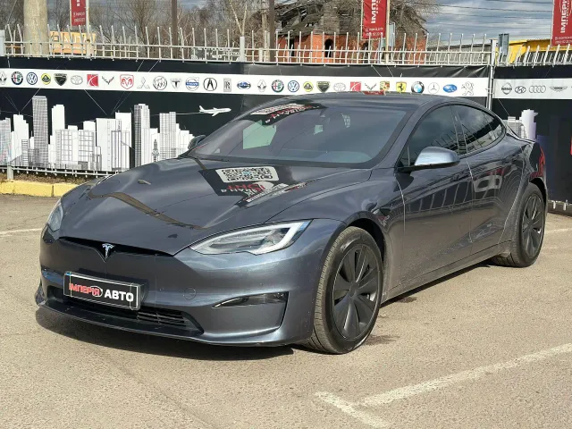 Tesla Model S - фото 1