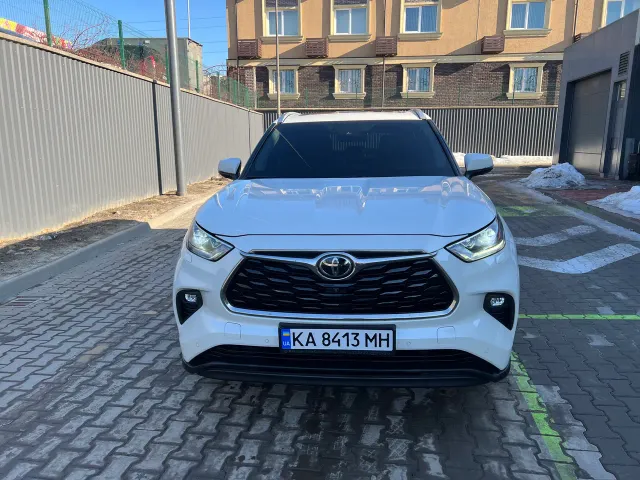 Toyota Highlander - фото 1