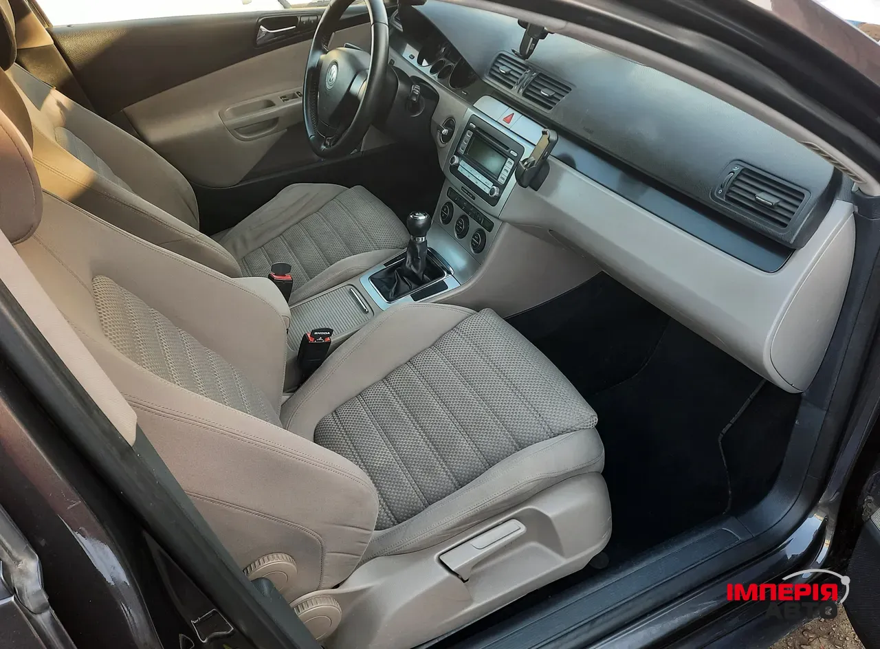 Volkswagen Passat - фото 6