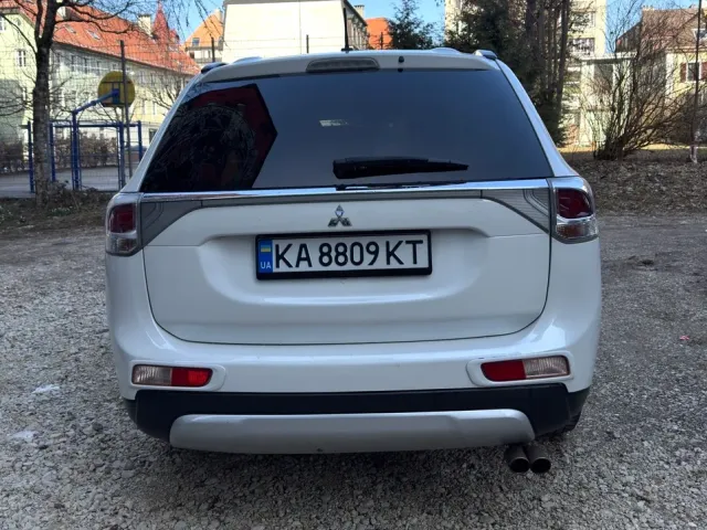 Mitsubishi Outlander - фото 3