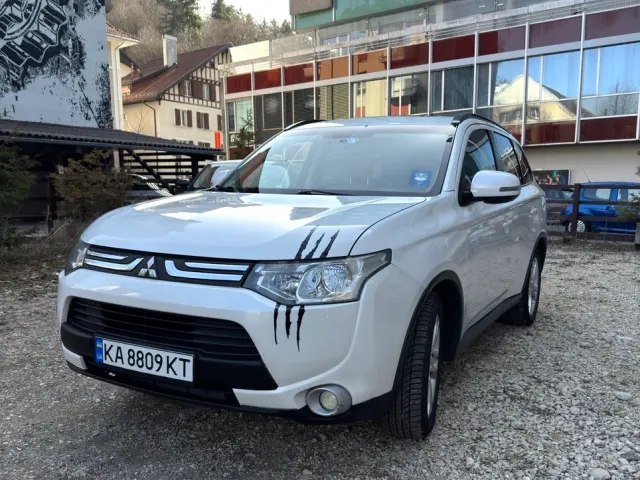 Mitsubishi Outlander - фото 1