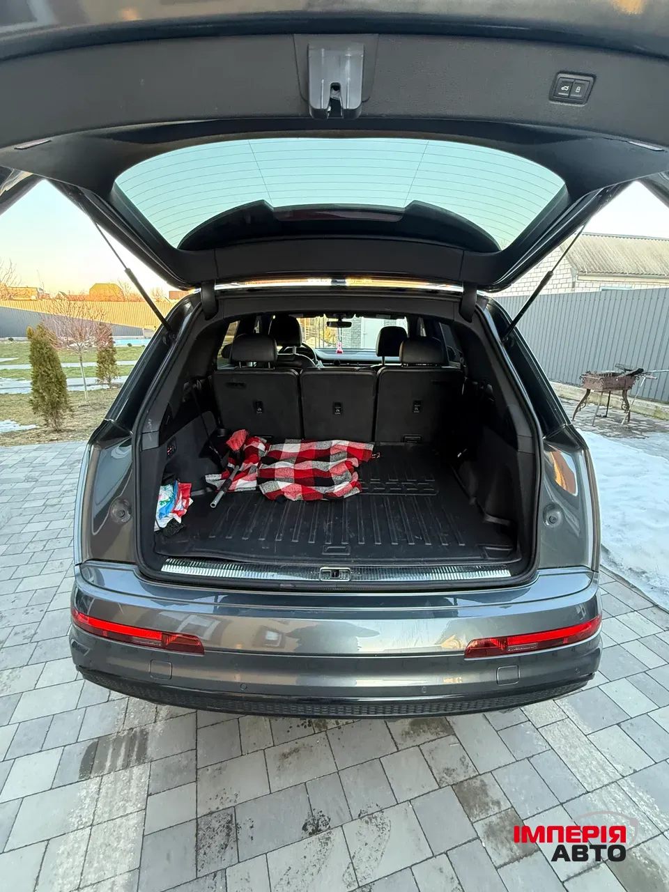 Audi Q7 - фото 11