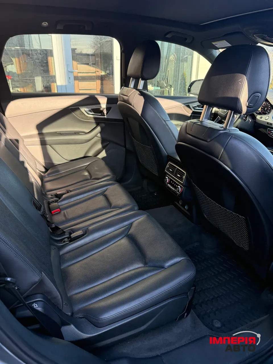 Audi Q7 - фото 24