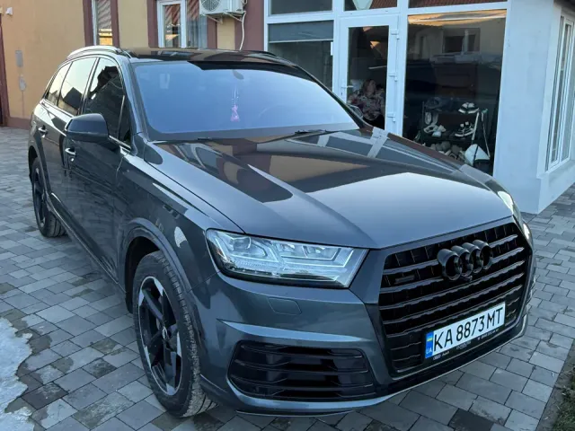 Audi Q7 - фото 1