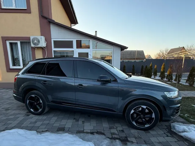 Audi Q7 - фото 2