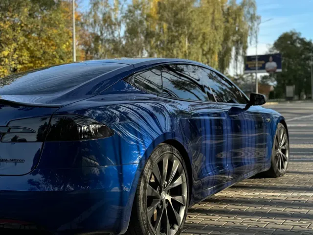Tesla Model S - фото 3