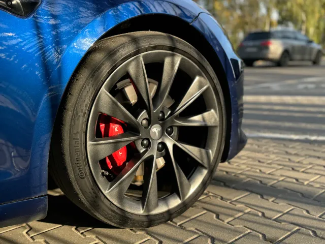 Tesla Model S - фото 4