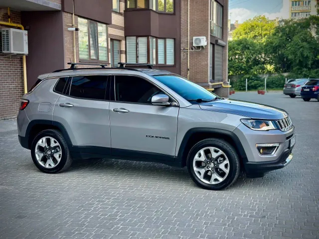 Jeep Compass - фото 1