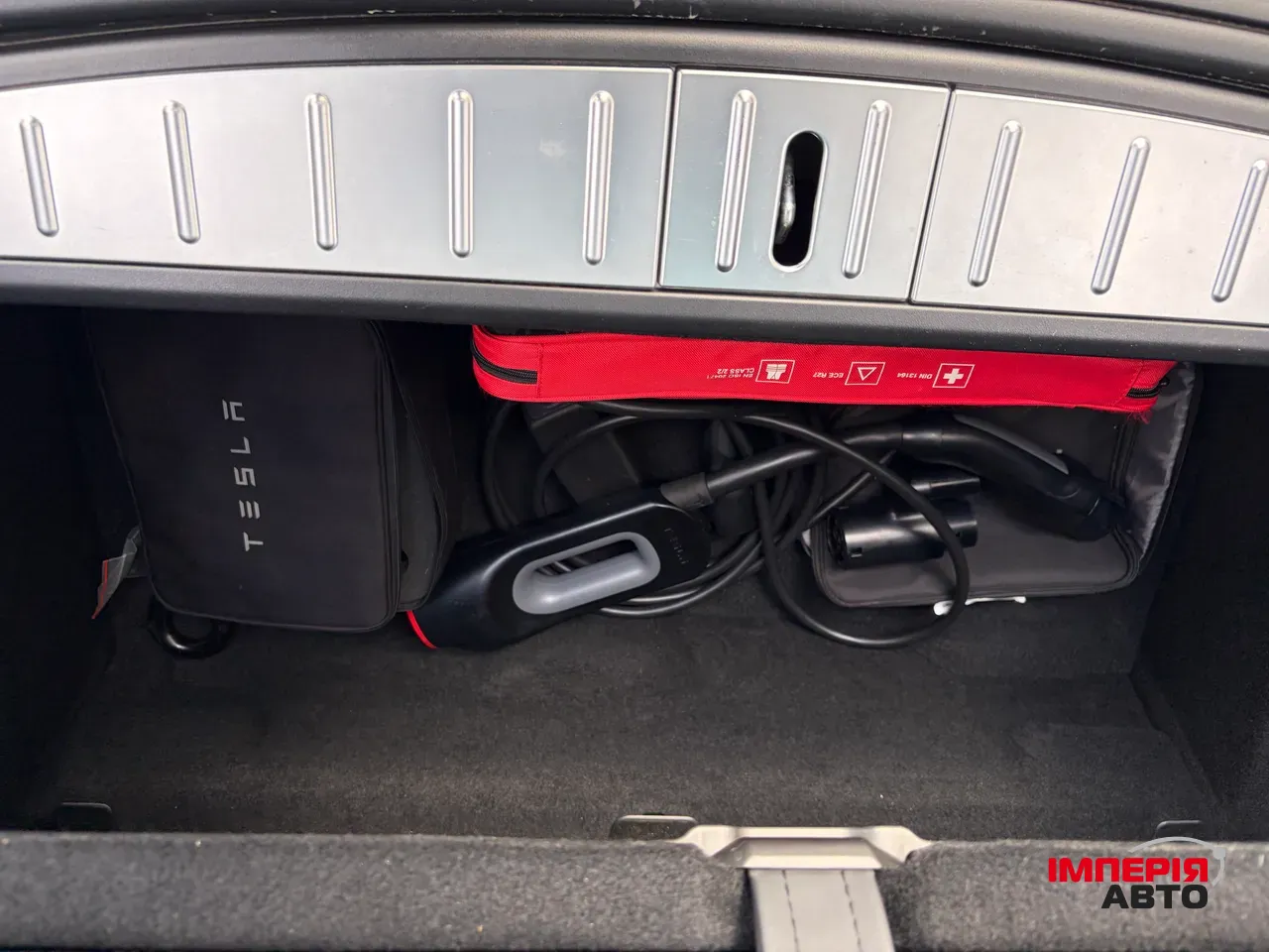 Tesla Model X - фото 7