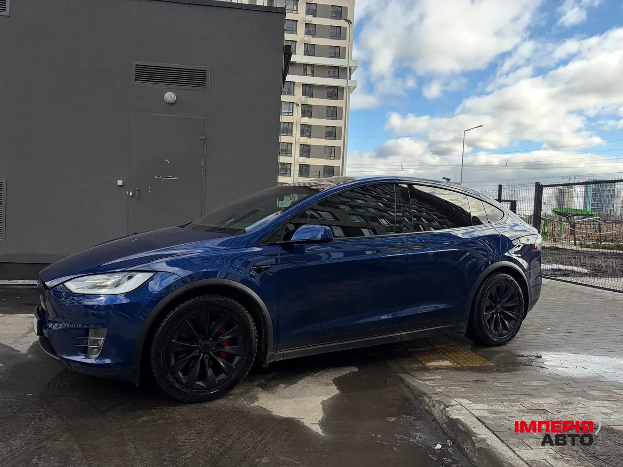 Tesla Model X - фото 13