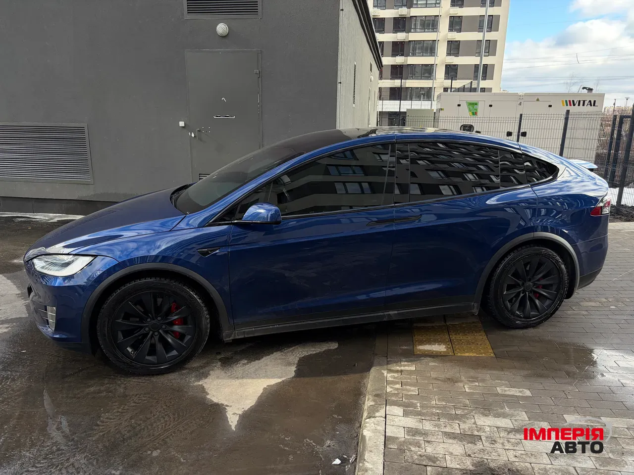 Tesla Model X - фото 10