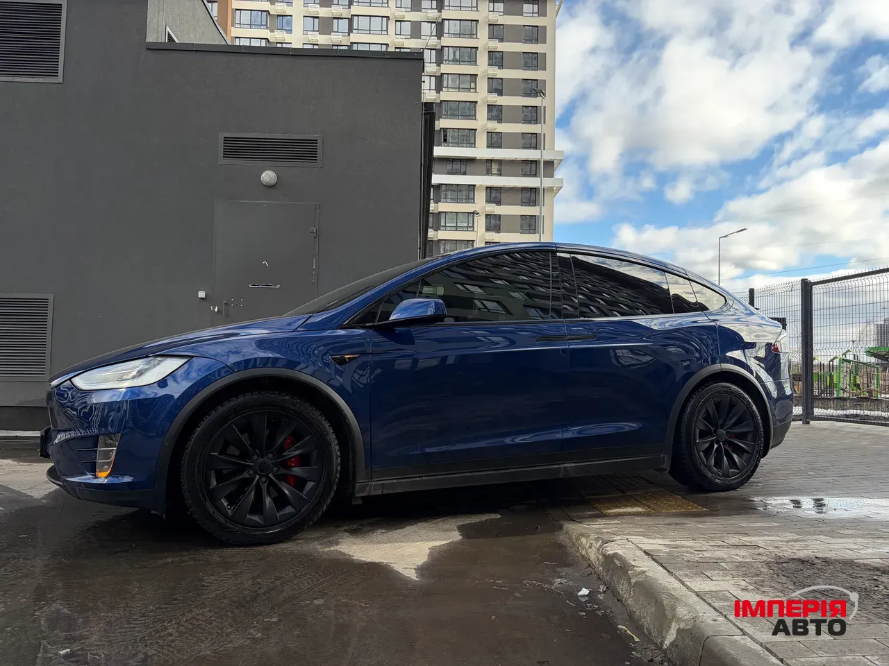 Tesla Model X - фото 12