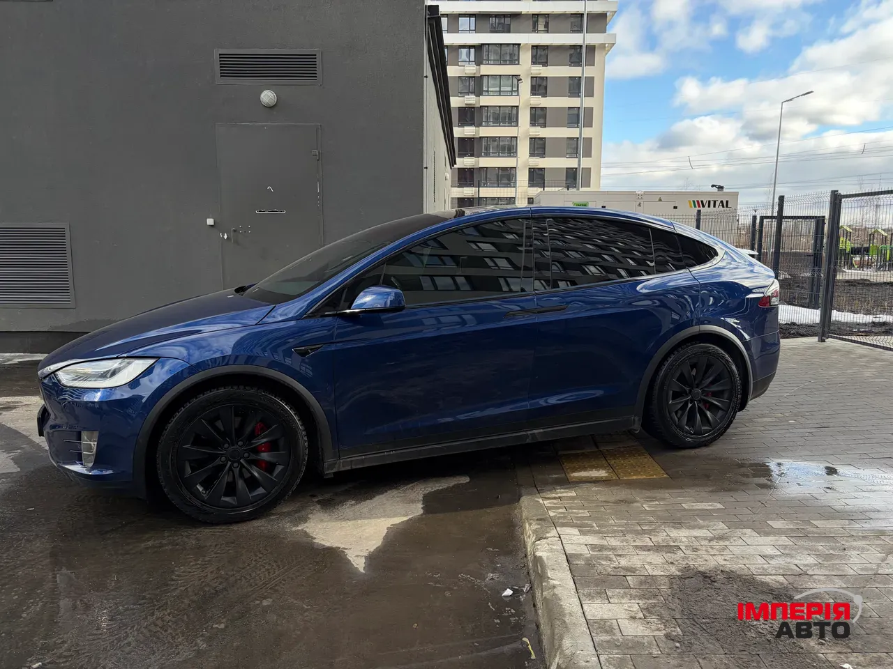 Tesla Model X - фото 11