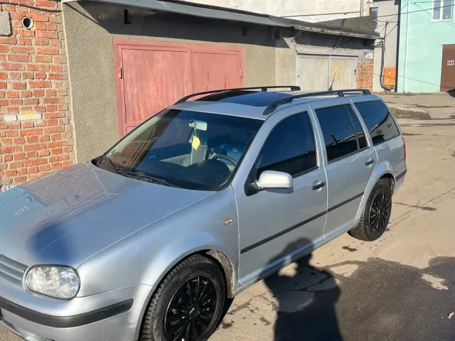 Volkswagen Golf - фото 5